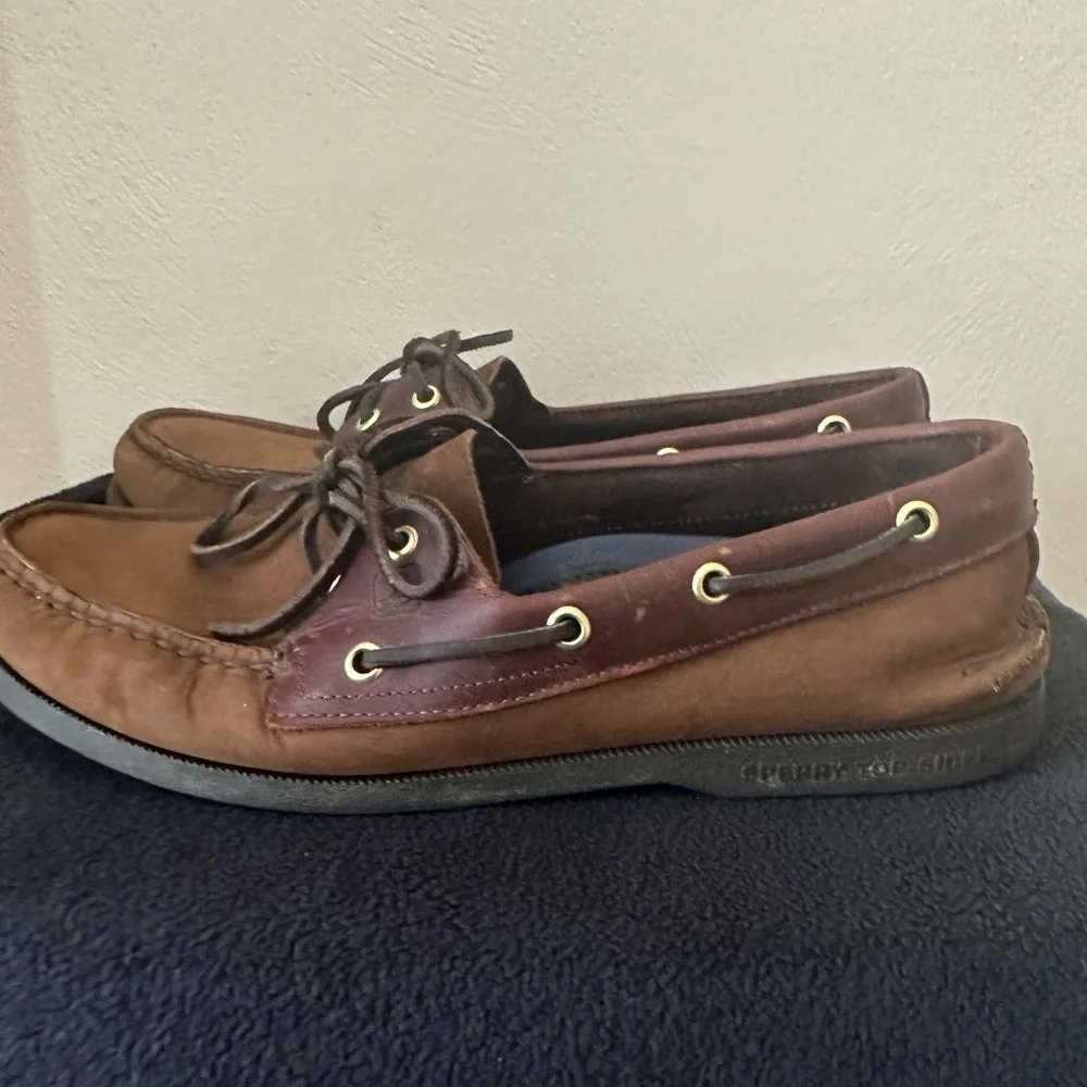 Sperry Authentic 2-Eye Boat Shoe Brown Buck Leather